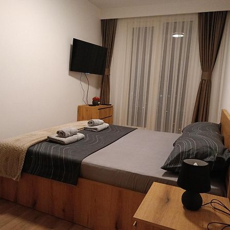 18Th & 16H Floor Secure Luxury Condos With Pool & Fitness Included In Price Skopje Exterior foto