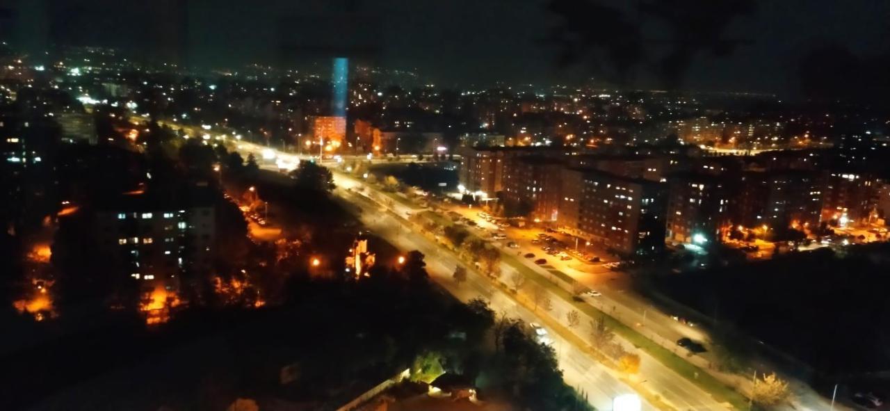 18Th & 16H Floor Secure Luxury Condos With Pool & Fitness Included In Price Skopje Exterior foto