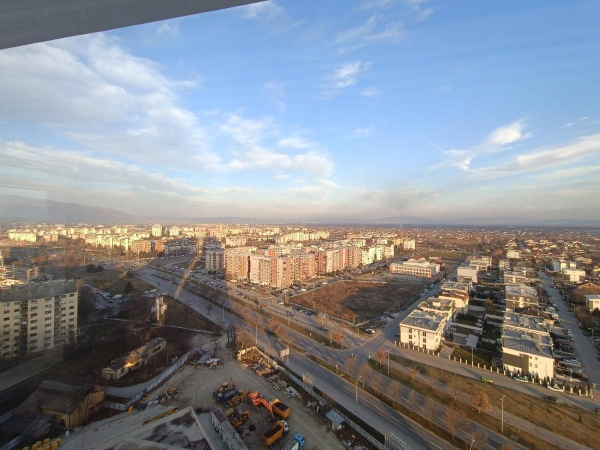 18Th & 16H Floor Secure Luxury Condos With Pool & Fitness Included In Price Skopje Exterior foto