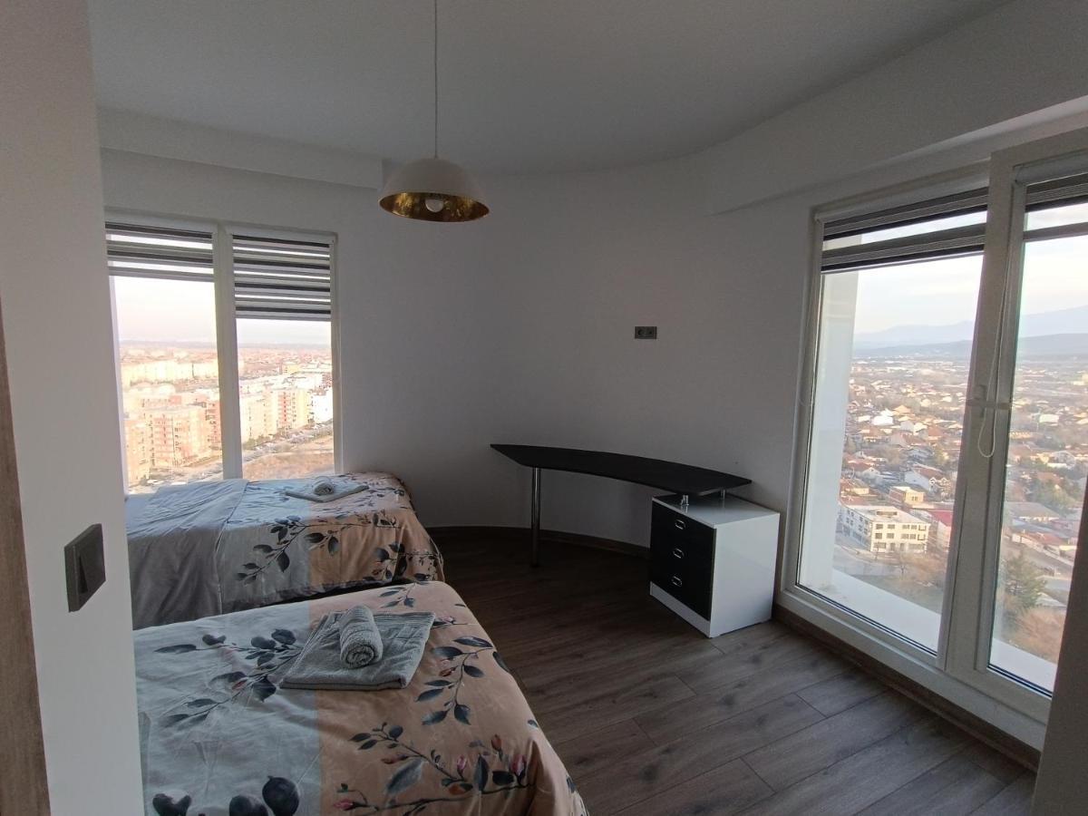 18Th & 16H Floor Secure Luxury Condos With Pool & Fitness Included In Price Skopje Exterior foto