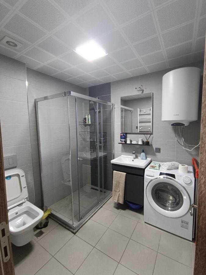 18Th & 16H Floor Secure Luxury Condos With Pool & Fitness Included In Price Skopje Exterior foto