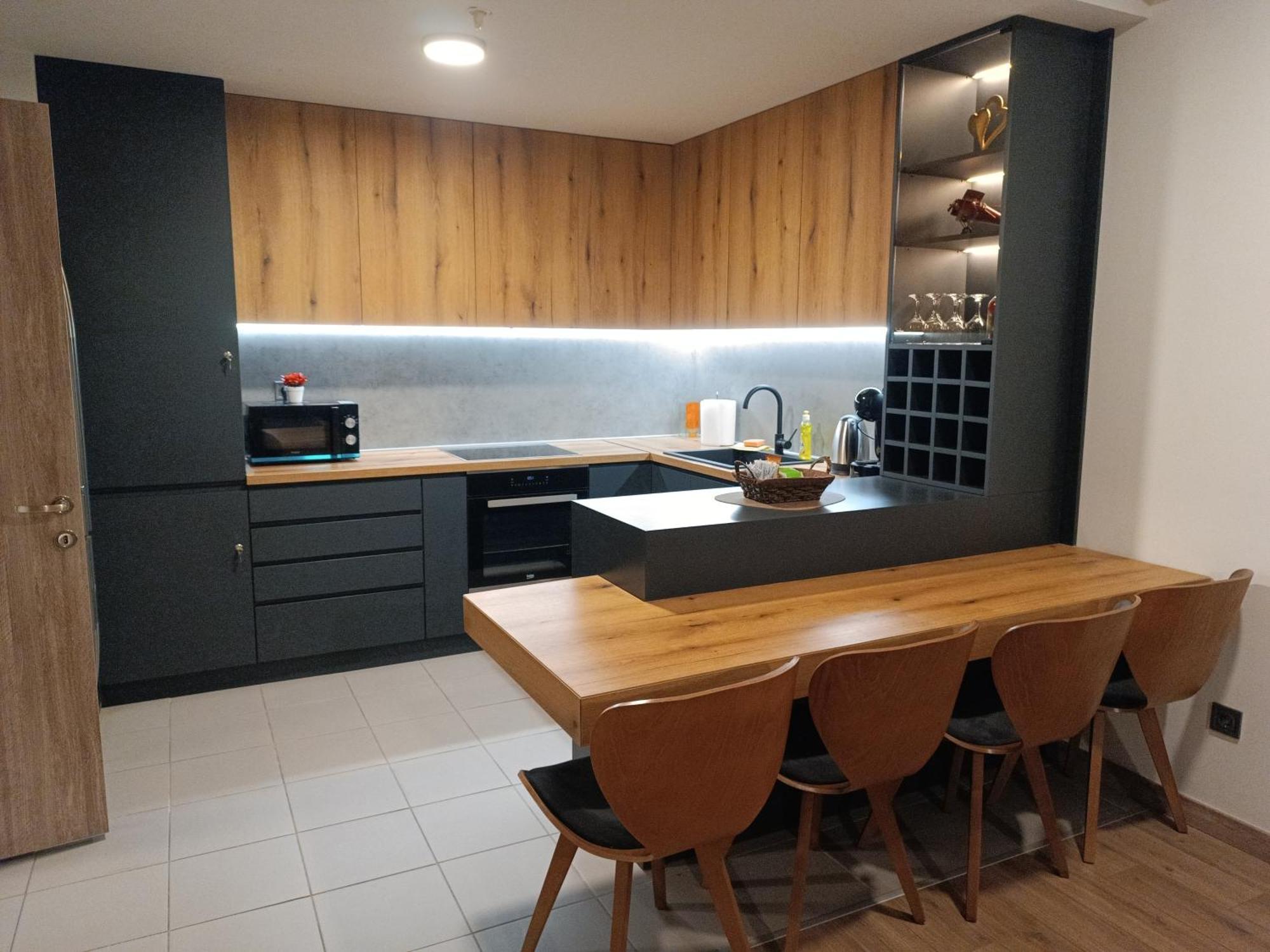 18Th & 16H Floor Secure Luxury Condos With Pool & Fitness Included In Price Skopje Exterior foto