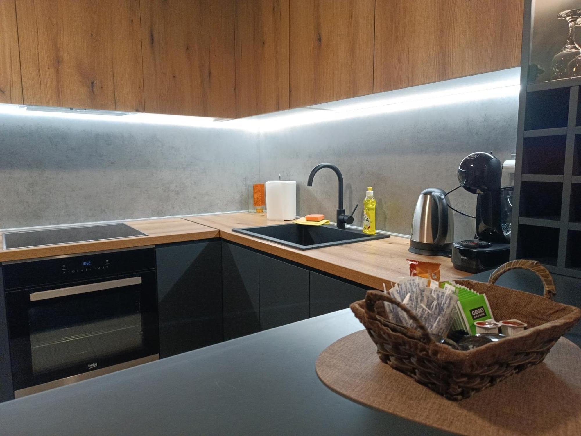 18Th & 16H Floor Secure Luxury Condos With Pool & Fitness Included In Price Skopje Exterior foto