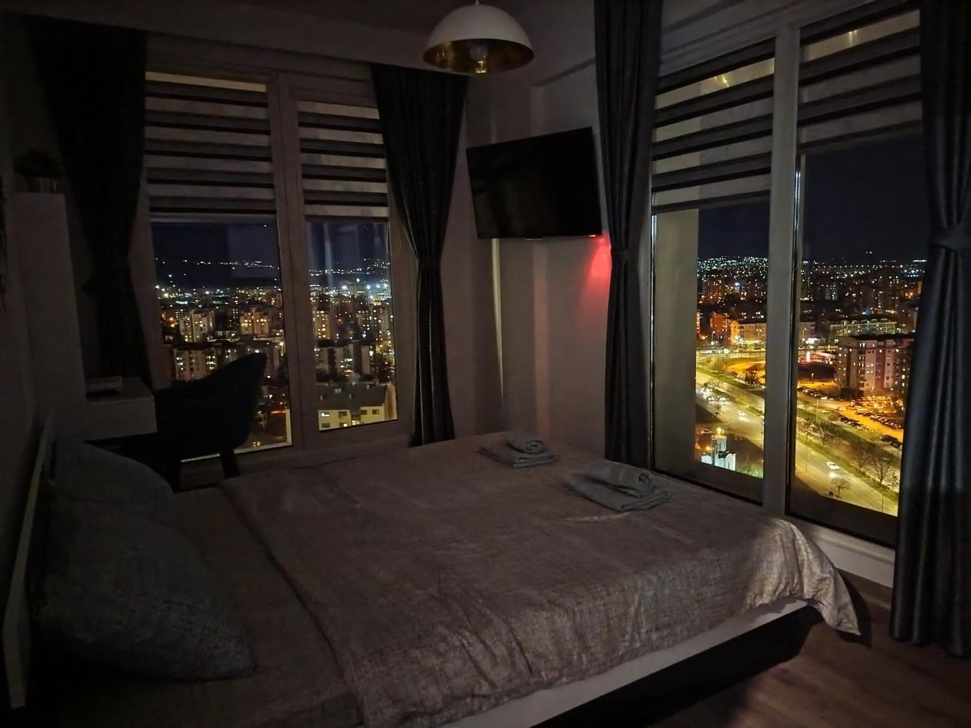18Th & 16H Floor Secure Luxury Condos With Pool & Fitness Included In Price Skopje Exterior foto